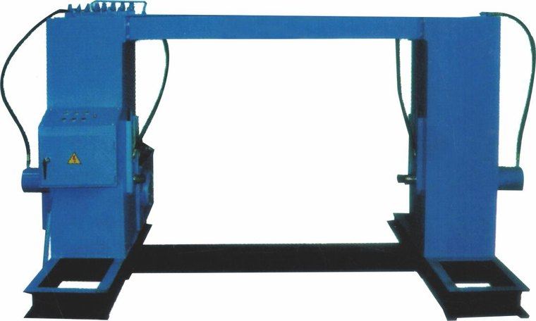 Automated pipeline clamping machine for valve and pipeline assembly work